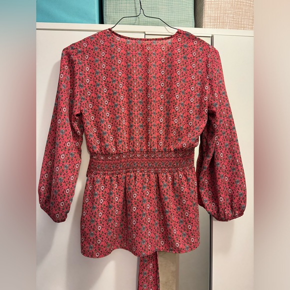 Women’s Max Studio quarter length red floral blouse - Picture 2 of 7